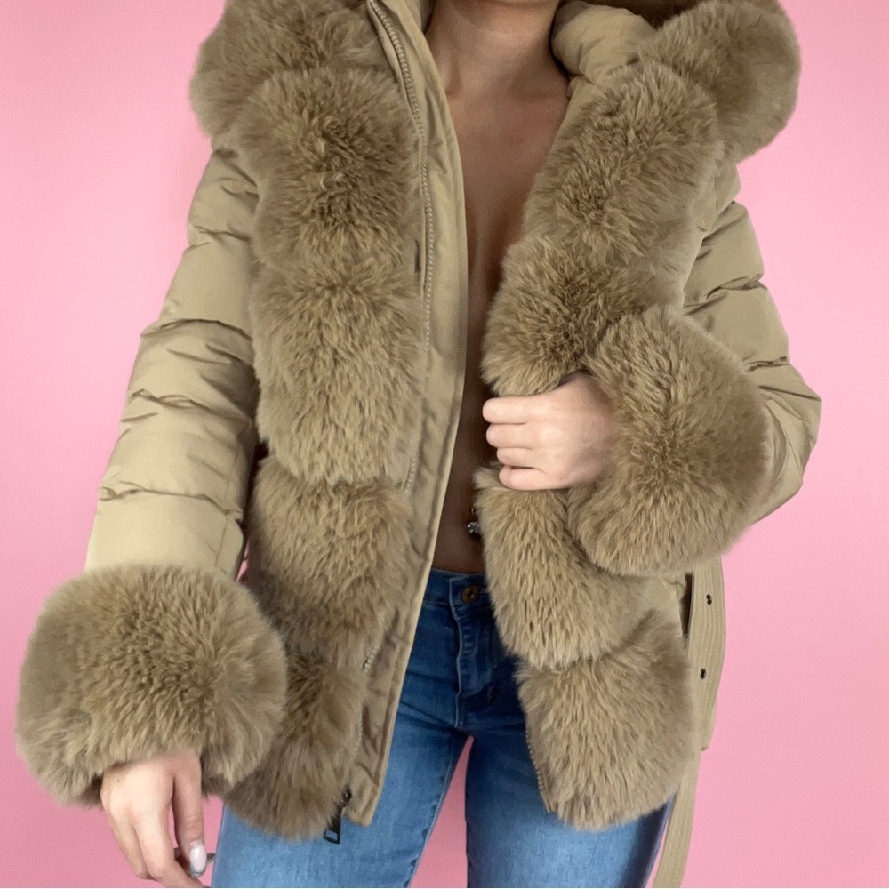 Contrast Panel Faux-Fur Hooded Belted Coat - Picture 7 of 9